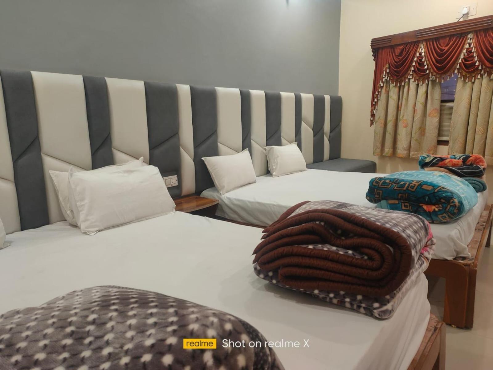 Hotel Pleasure Landmark Ujjain Exterior foto